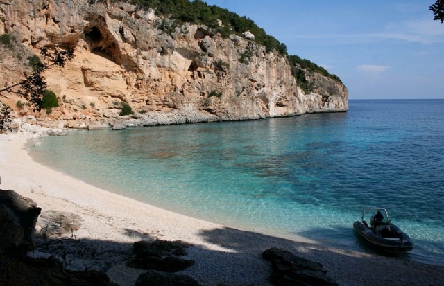  Crystal clear sea 